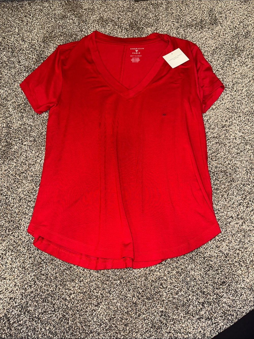 American Eagle Outfitters Bright Red V-Neck Short Sleeve Tee